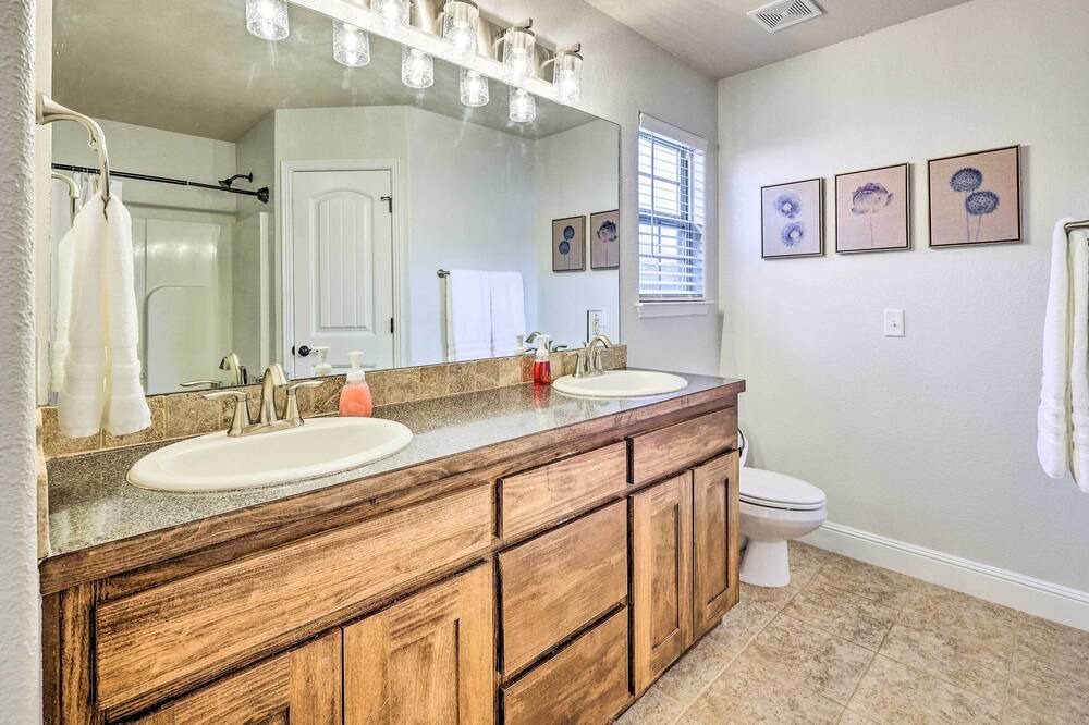 Photo of Bathroom in Centerton