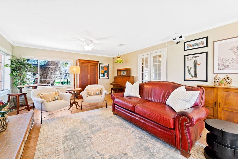 Photo of Bedroom in Sunset Oaks