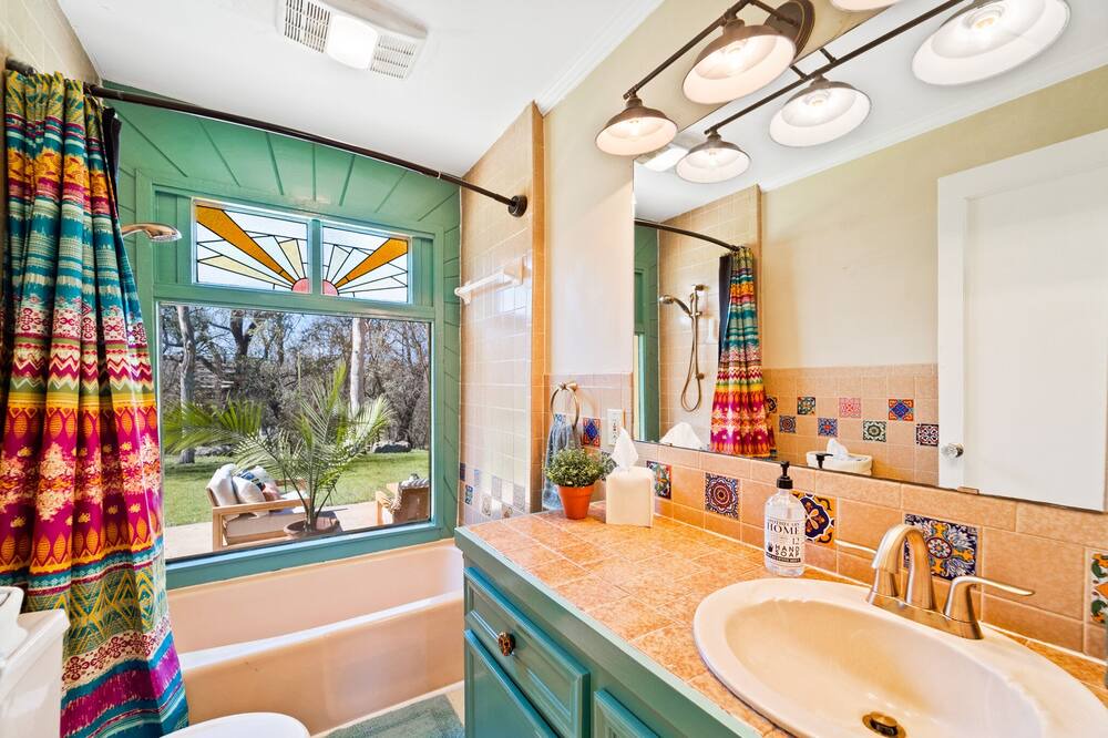 Photo of Bathroom in Sunset Oaks
