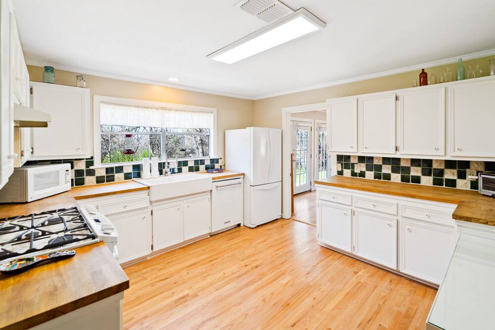 Photo of Bedroom in Sunset Oaks