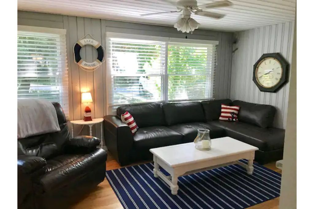 Photo of Livingroom in Solon Mills