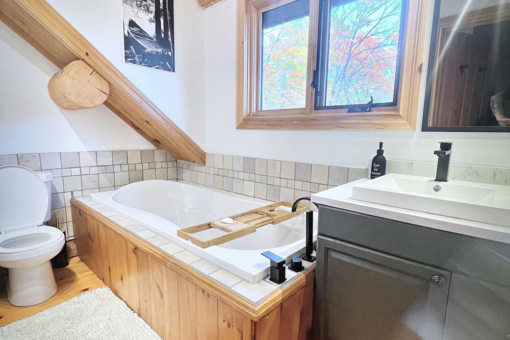 Photo of Bathroom in Cheneville