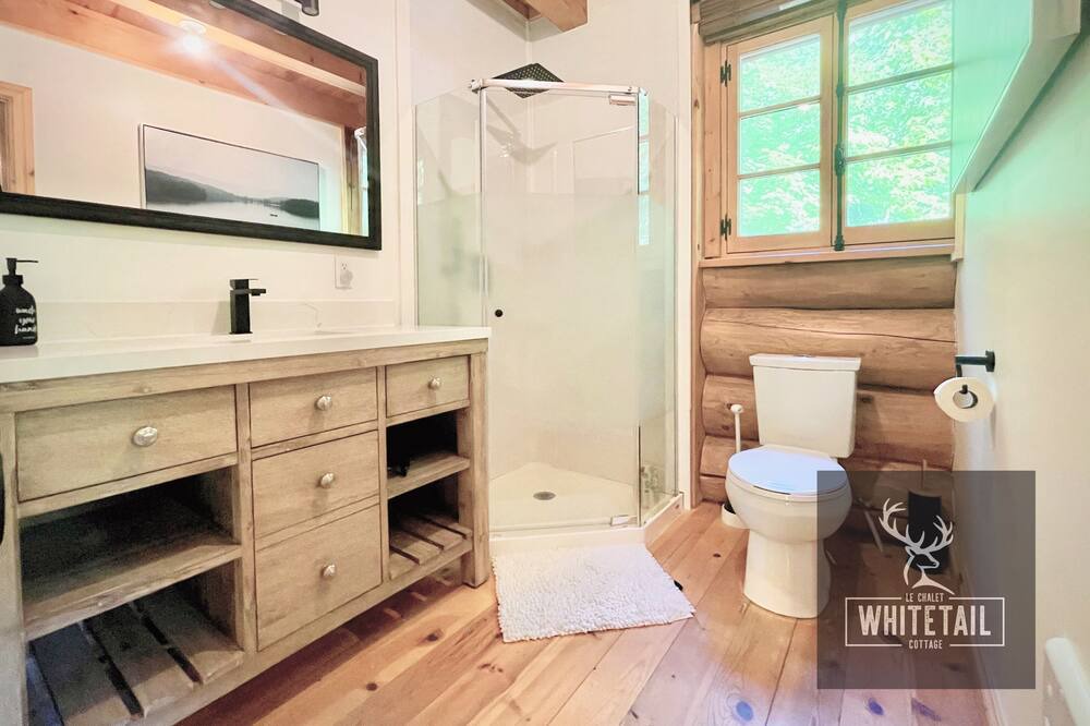Photo of Bathroom in Cheneville