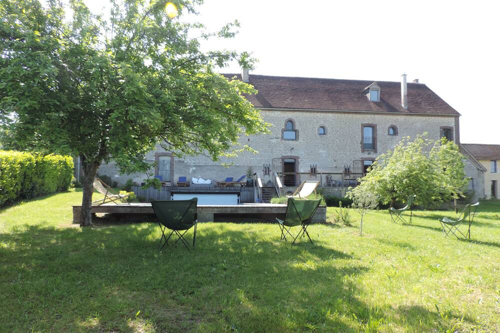 Photo of Outdoor in Saint-Aubin-Chateau-Neuf