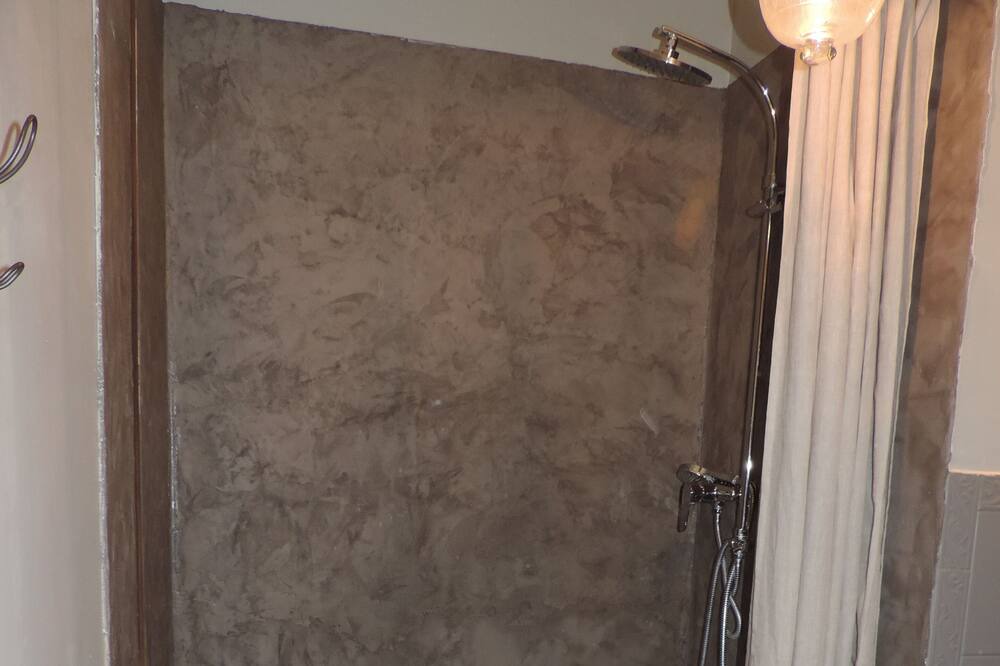 Photo of Bathroom in Saint-Aubin-Chateau-Neuf