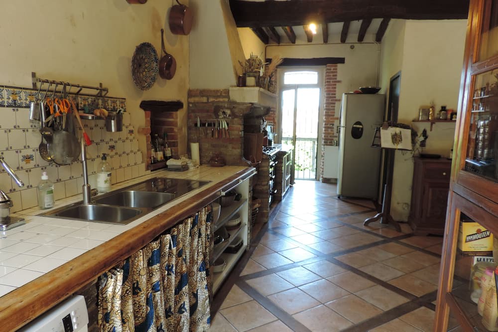 Photo of Kitchen in Saint-Aubin-Chateau-Neuf