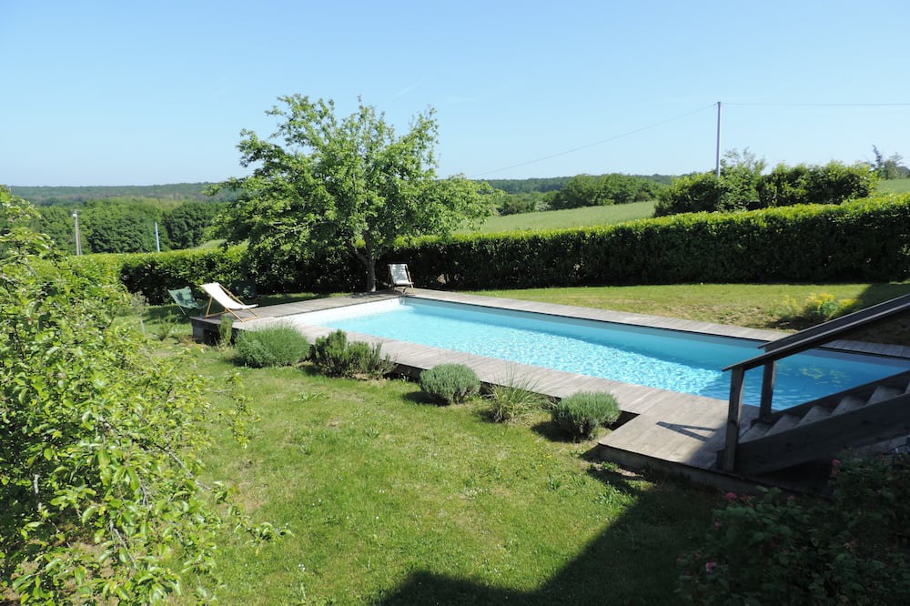 Photo of Outdoor in Saint-Aubin-Chateau-Neuf