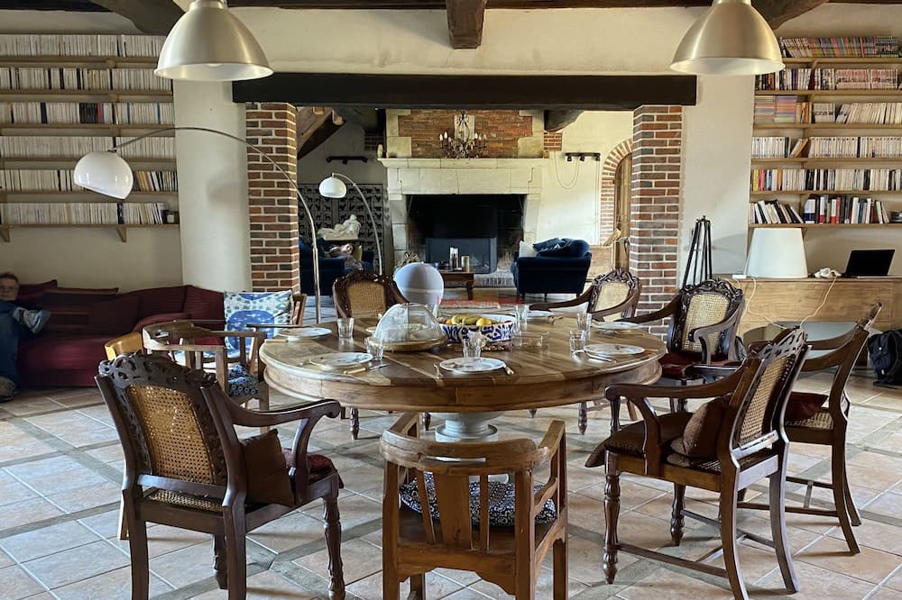 Photo of Others in Saint-Aubin-Chateau-Neuf