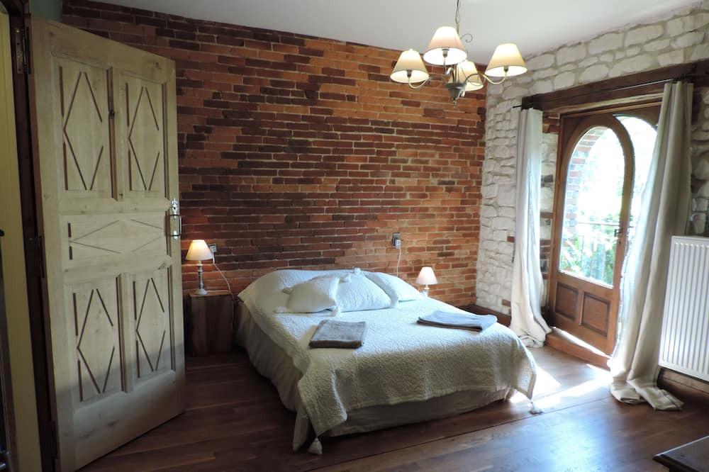 Photo of Bedroom in Saint-Aubin-Chateau-Neuf