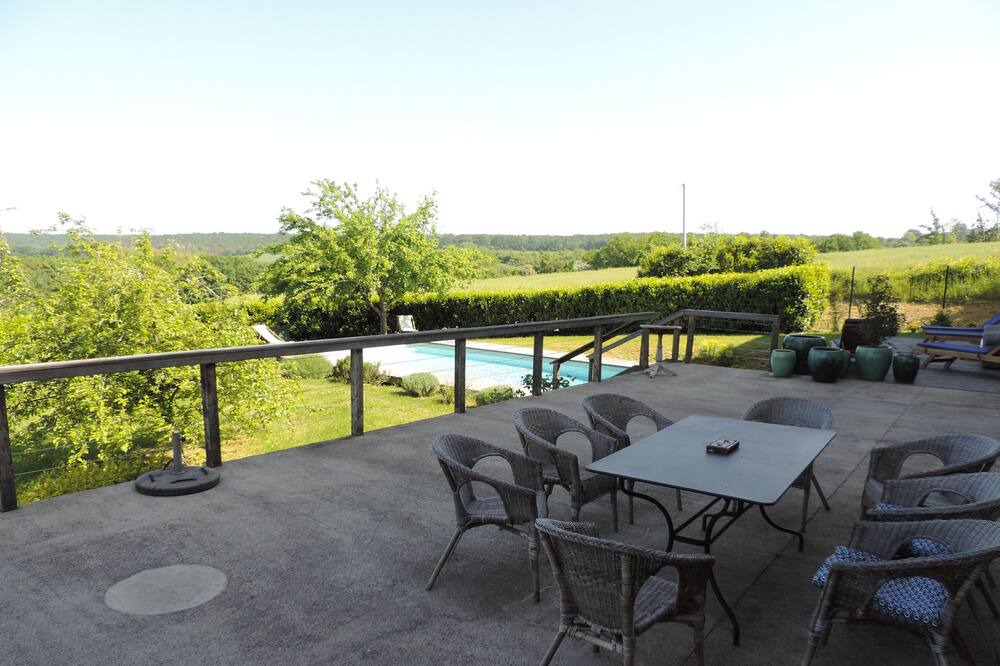 Photo of Outdoor in Saint-Aubin-Chateau-Neuf