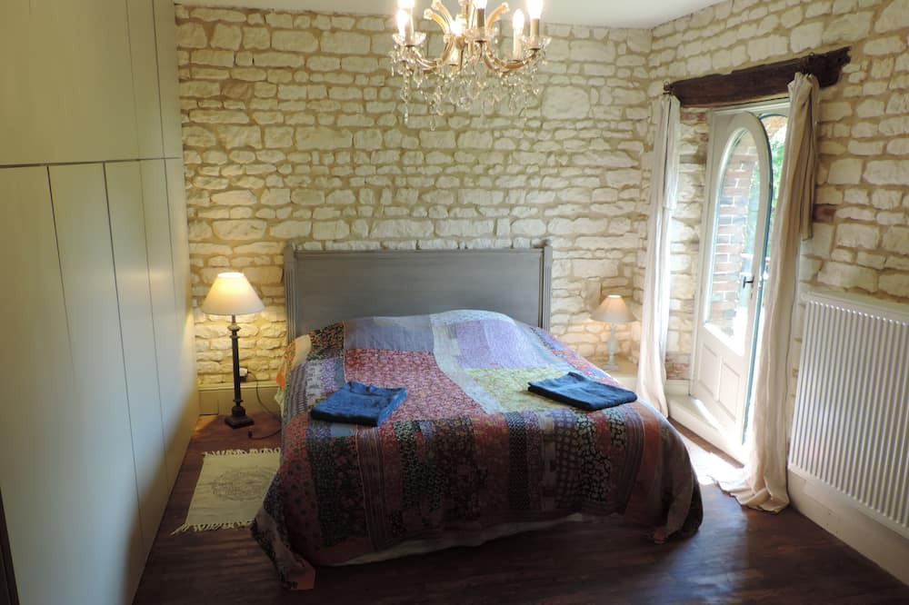 Photo of Bedroom in Saint-Aubin-Chateau-Neuf
