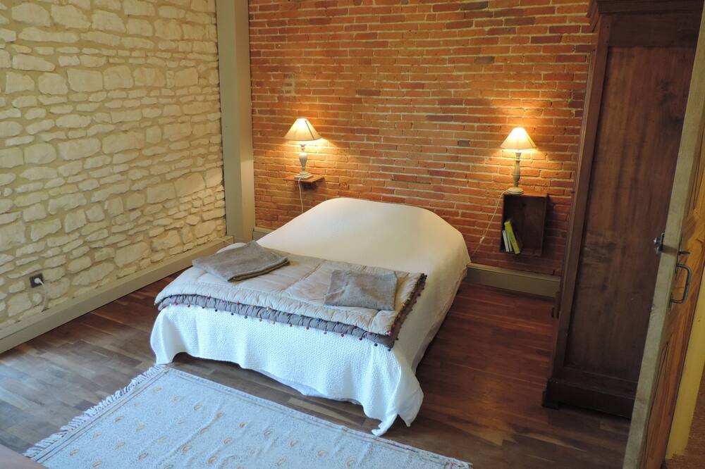 Photo of Bedroom in Saint-Aubin-Chateau-Neuf