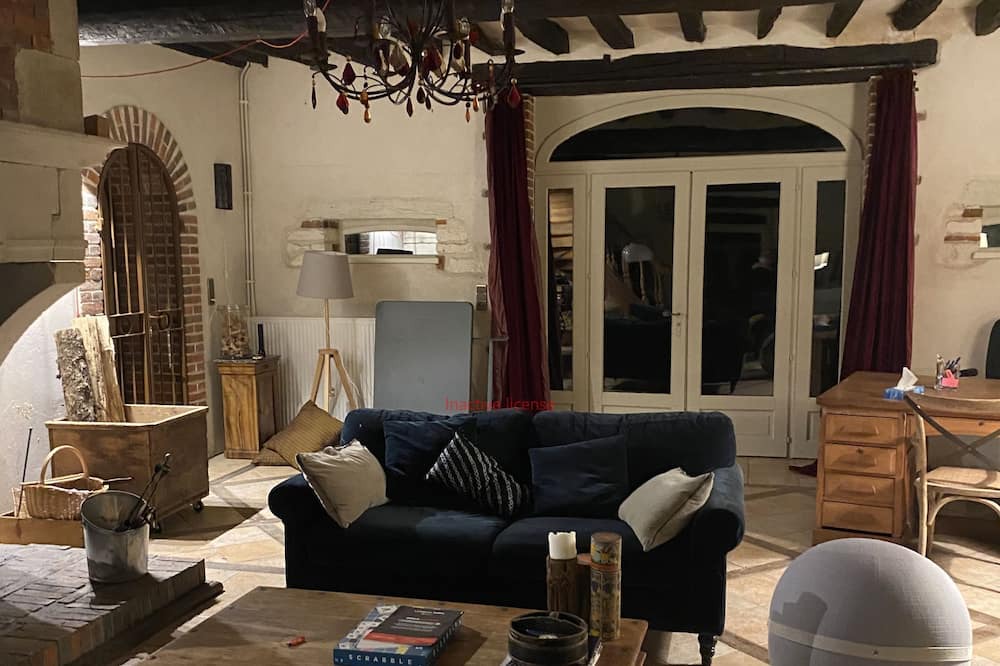 Photo of Livingroom in Saint-Aubin-Chateau-Neuf