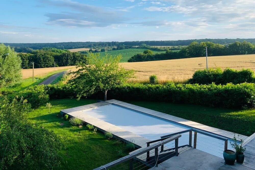 Photo of Outdoor in Saint-Aubin-Chateau-Neuf