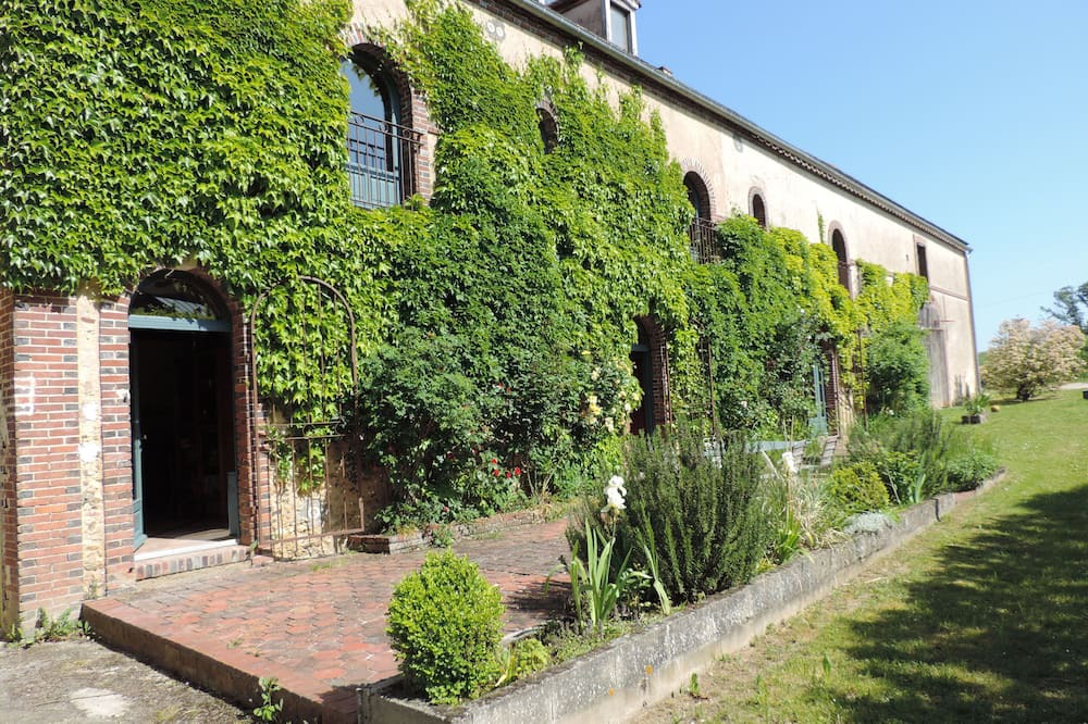 Photo of Outdoor in Saint-Aubin-Chateau-Neuf
