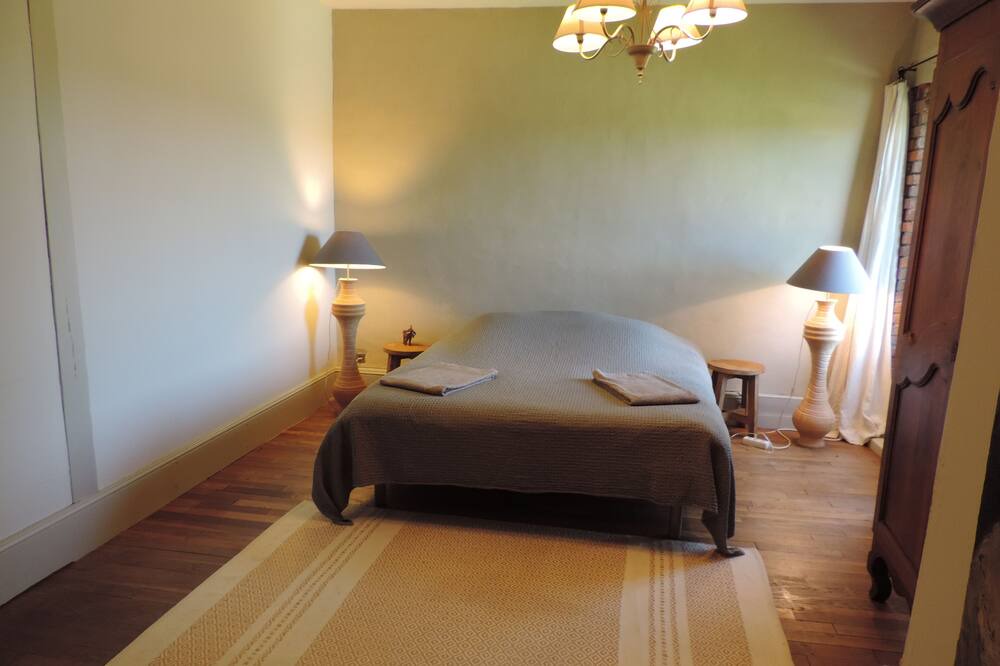 Photo of Bedroom in Saint-Aubin-Chateau-Neuf