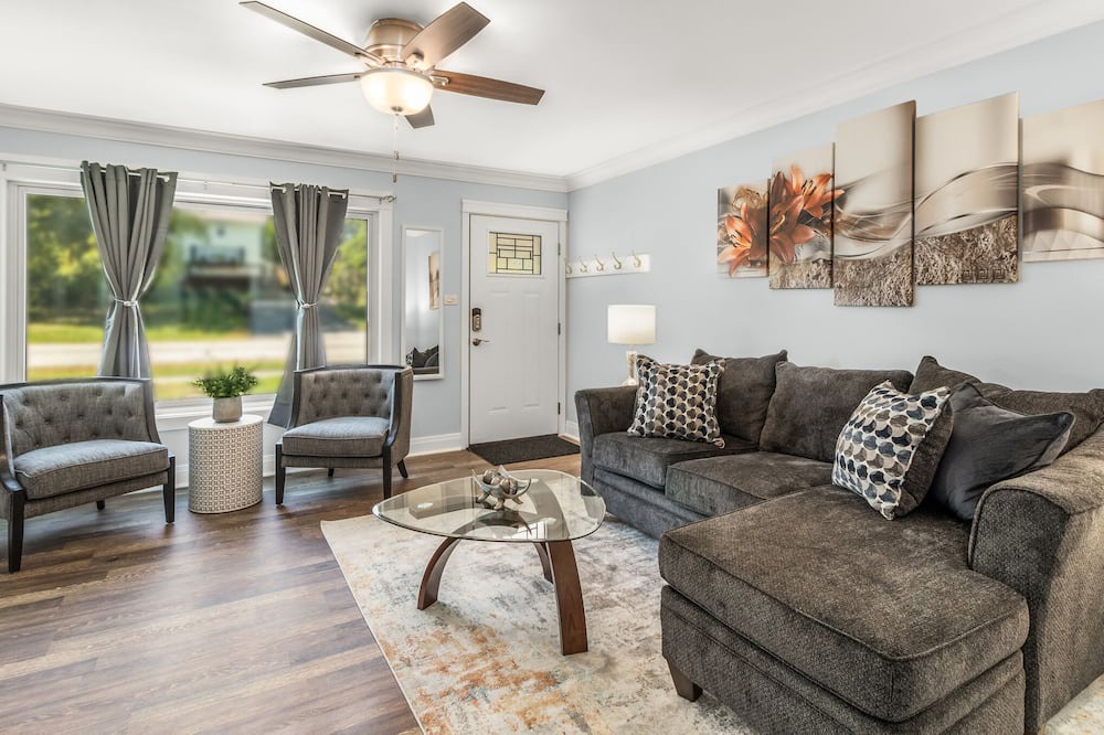 Photo of Livingroom in Downers Grove