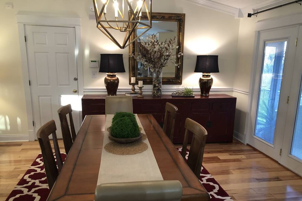 Photo of Others in Revelo