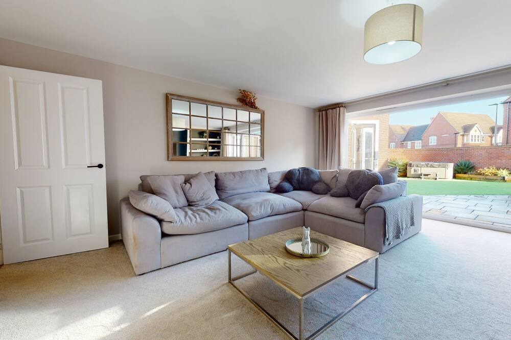 Photo of Livingroom in Royal Leamington Spa