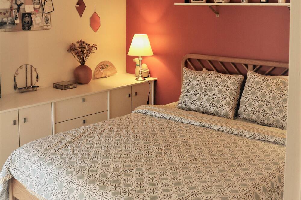 Photo of Bedroom in Saint-Ouen