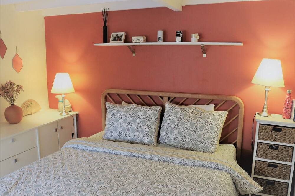 Photo of Bedroom in Saint-Ouen