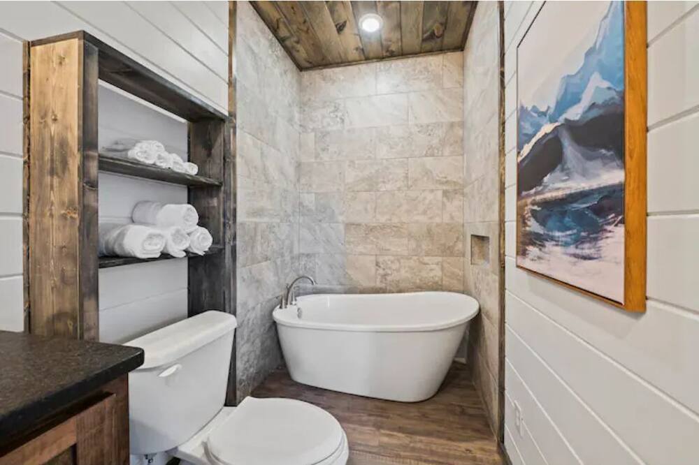 Photo of Bathroom in Golden