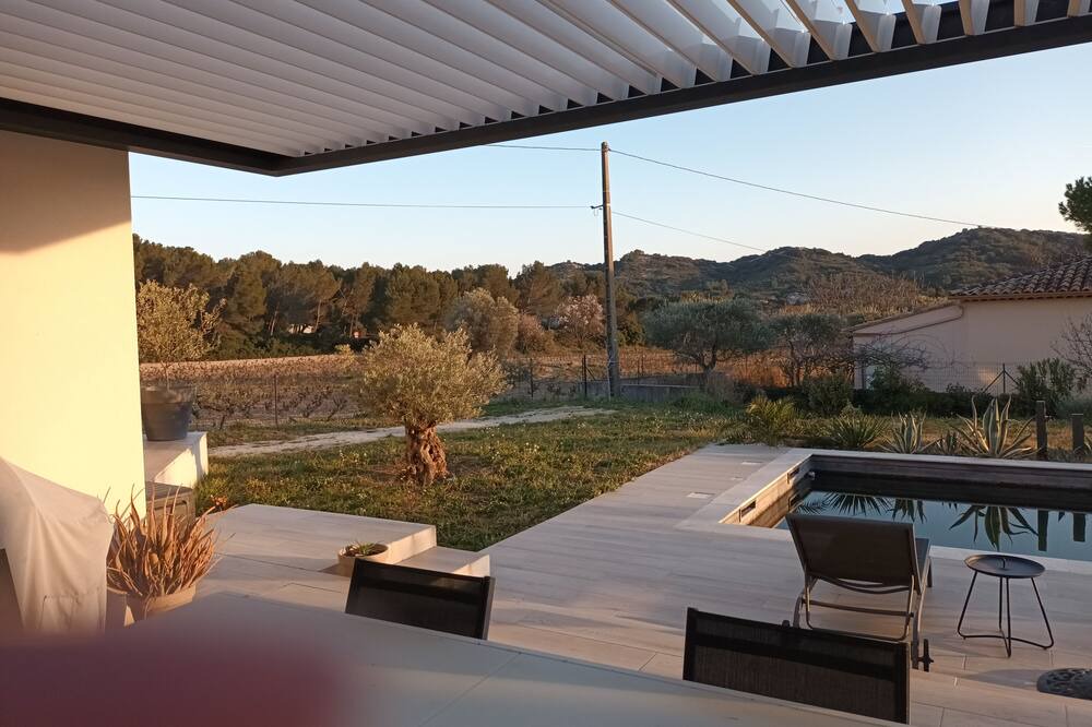 Photo of Outdoor in Tavel
