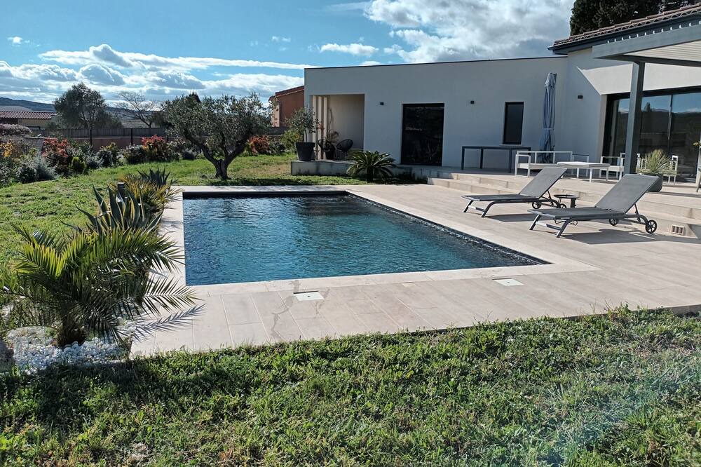 Photo of Outdoor in Tavel
