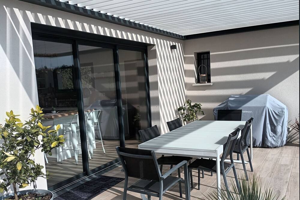 Photo of Outdoor in Tavel