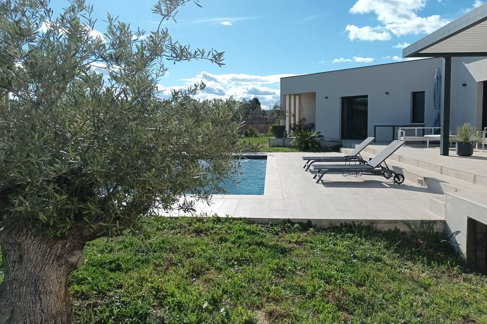 Photo of Outdoor in Tavel