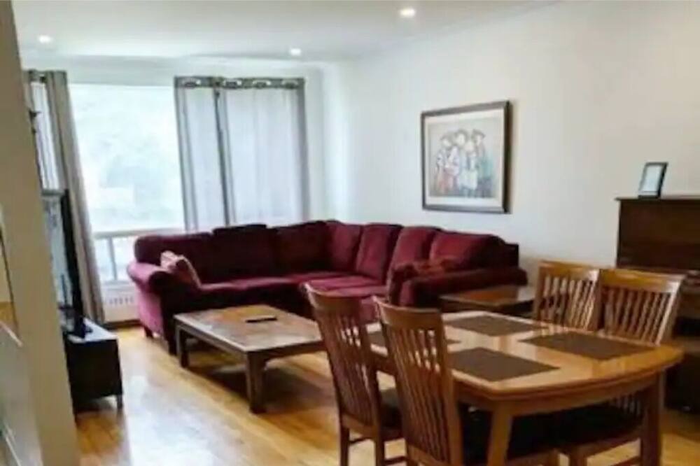 Photo of Livingroom in Cote-Saint-Luc