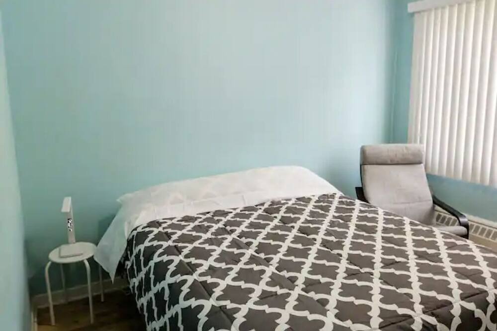 Photo of Bedroom in Cote-Saint-Luc