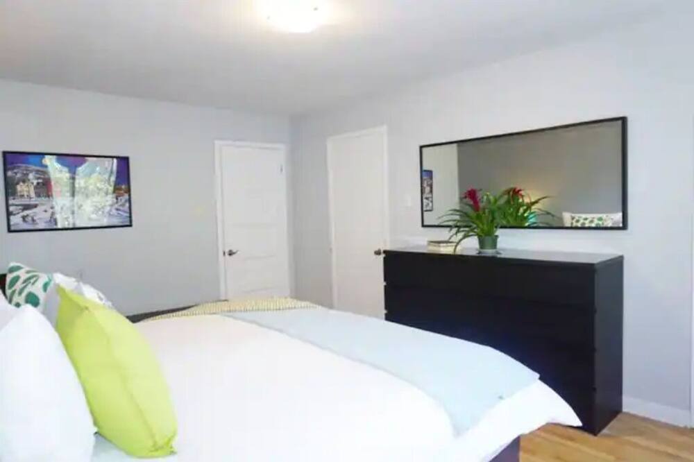 Photo of Bedroom in Cote-Saint-Luc