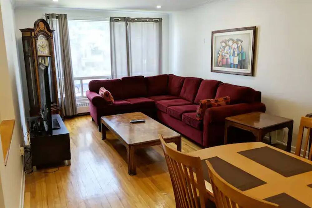 Photo of Livingroom in Cote-Saint-Luc