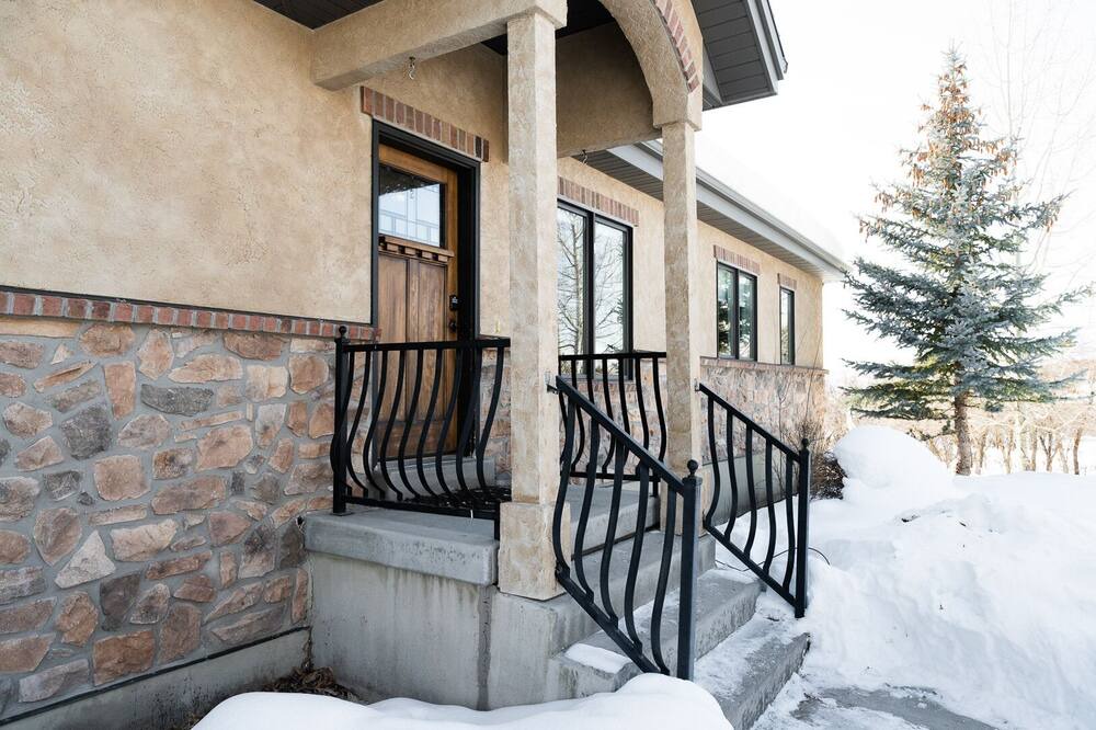 Photo of Outdoor in Lake Creek Estates