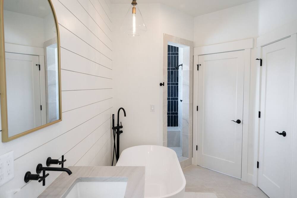 Photo of Bathroom in Lake Creek Estates