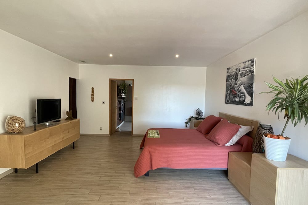 Photo of Bedroom in Massillargues-Attuech