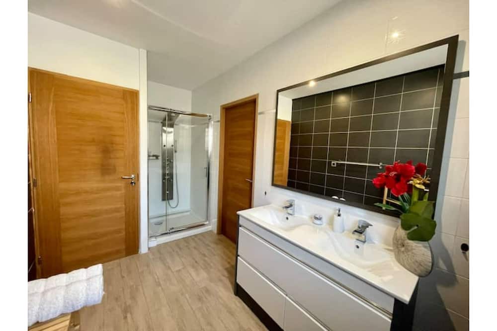 Photo of Bathroom in Massillargues-Attuech