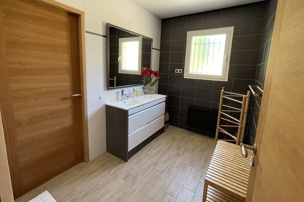 Photo of Bathroom in Massillargues-Attuech