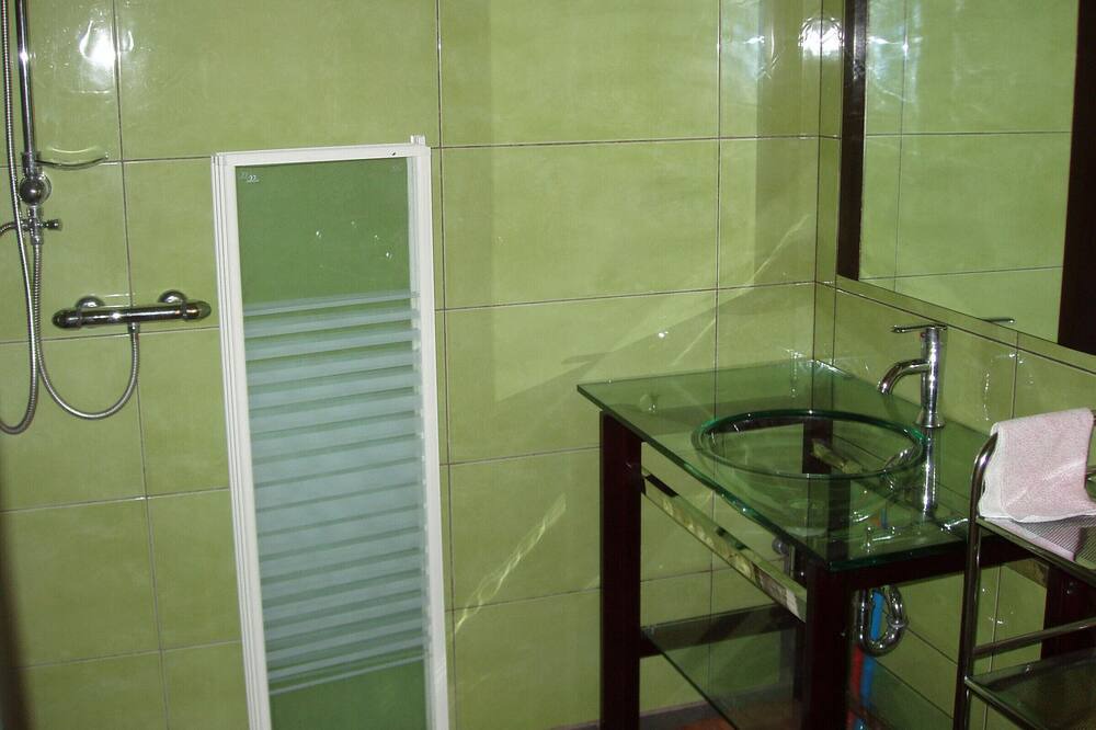 Photo of Bathroom in Castelsarrasin