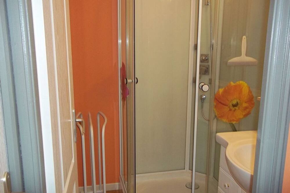 Photo of Bathroom in Castelsarrasin