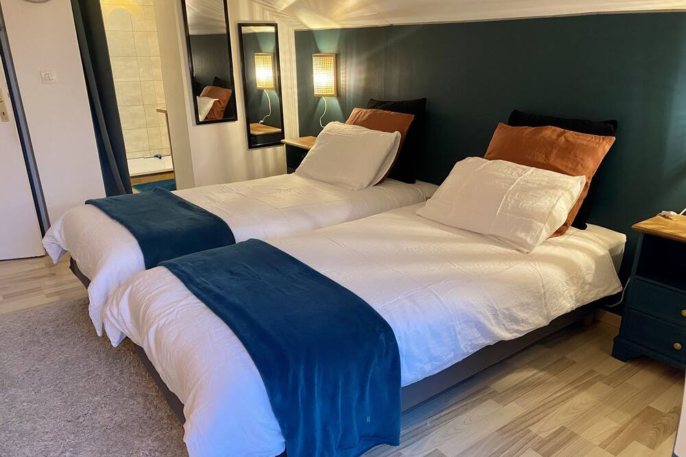 Photo of Bedroom in Sille-le-Guillaume