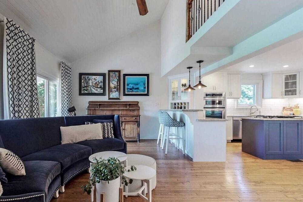 Photo of Livingroom in Whitchurch-Stouffville
