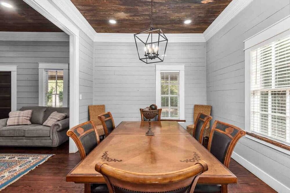 Photo of Livingroom in Nacogdoches