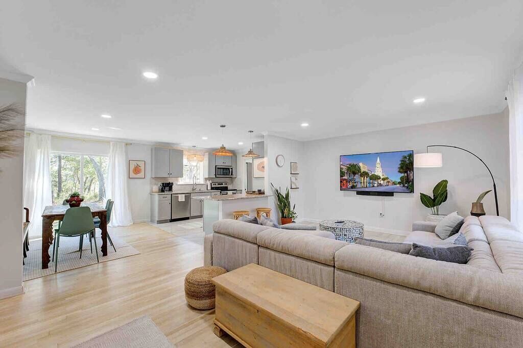 Photo of Livingroom in West Ashley