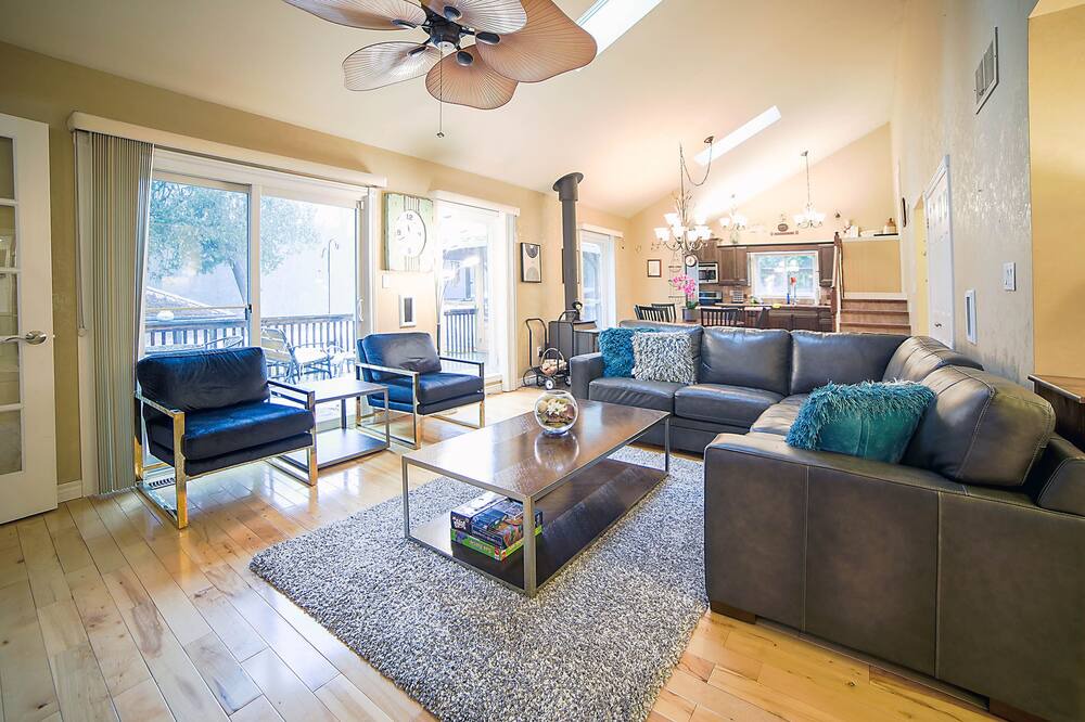 Photo of Livingroom in Brock