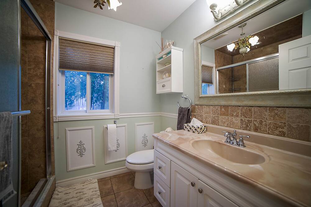 Photo of Bathroom in Brock