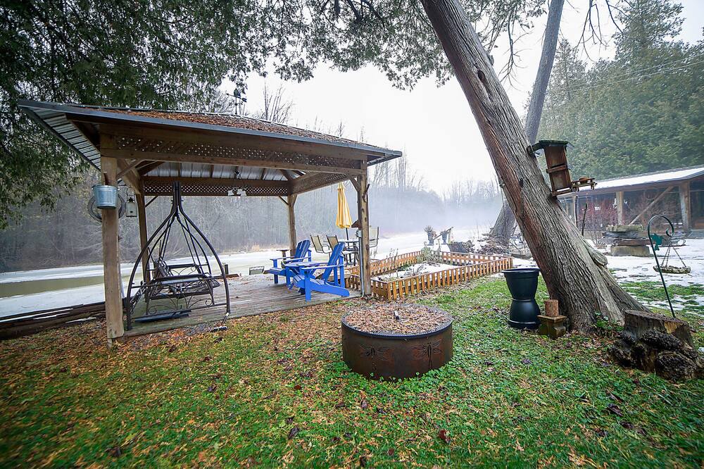 Photo of Outdoor in Brock