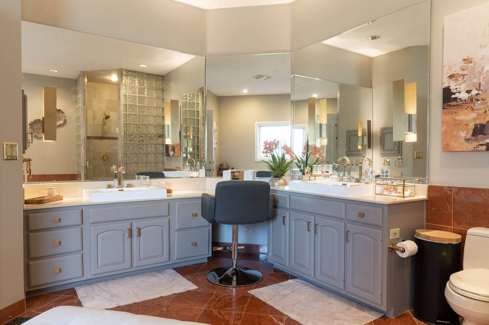 Photo of Bathroom in Lake Forest