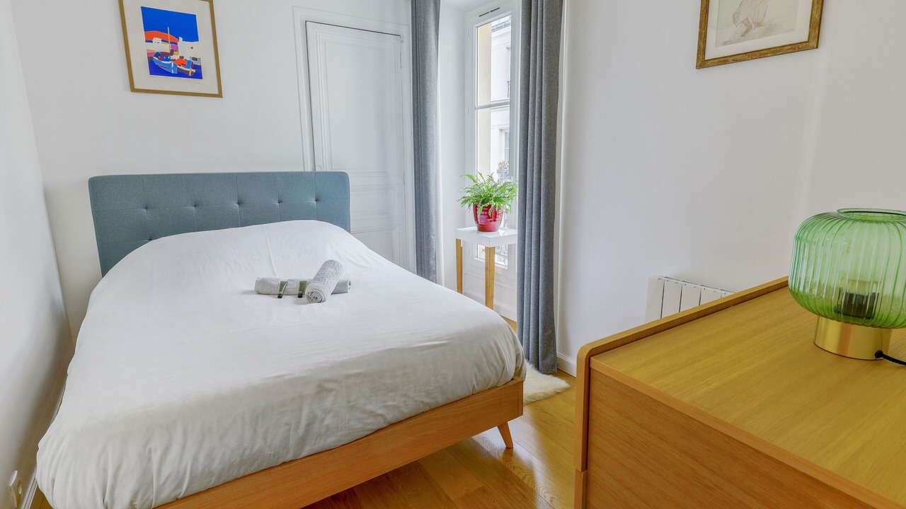 Photo of Bedroom in 9th Arrondissement